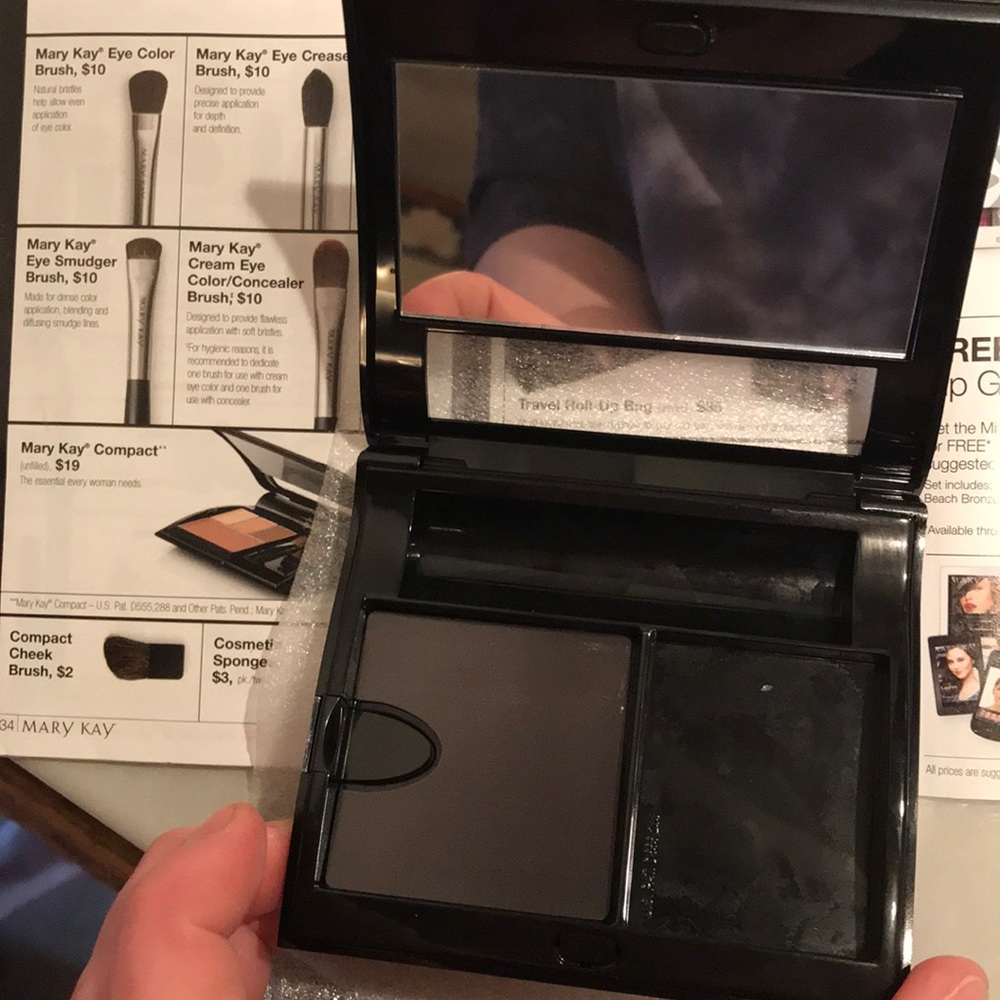 Mary Kay compact - Picture 3 of 3